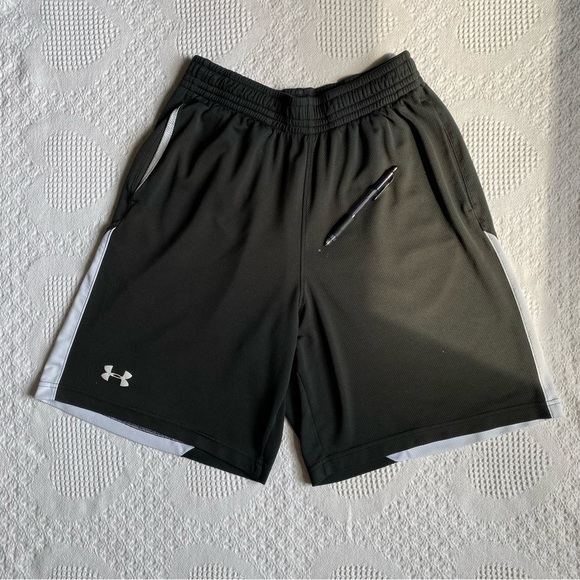 $5 or 3/$10 Men’s Under Armor Black Athletic Shorts Size Medium - Picture 4 of 5